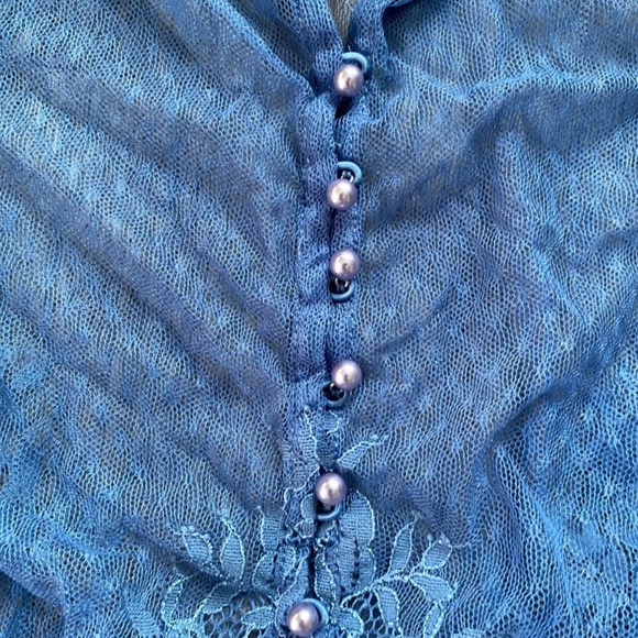 Blue lace blouse crop top - Picture 3 of 4